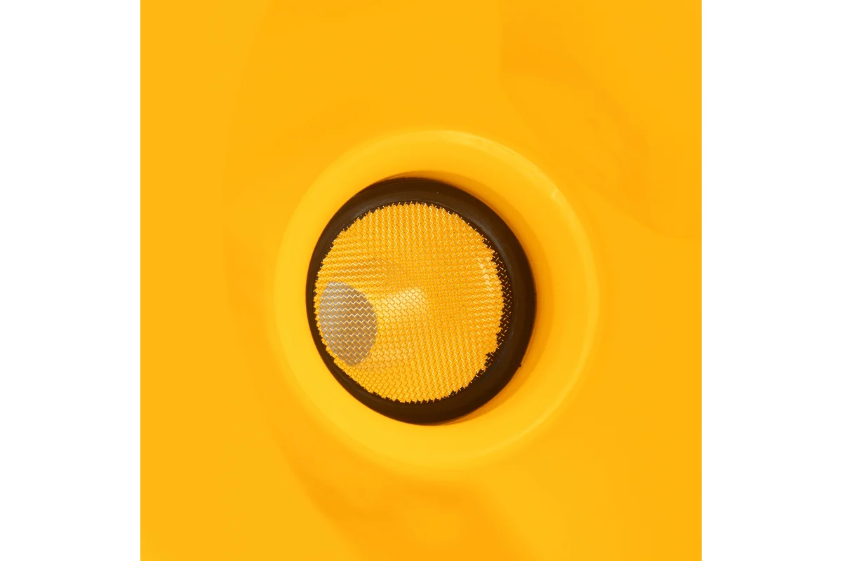 Воронка пластиковая, 135 мм, с металлическим ситом, гибкий наконечник// Denzel