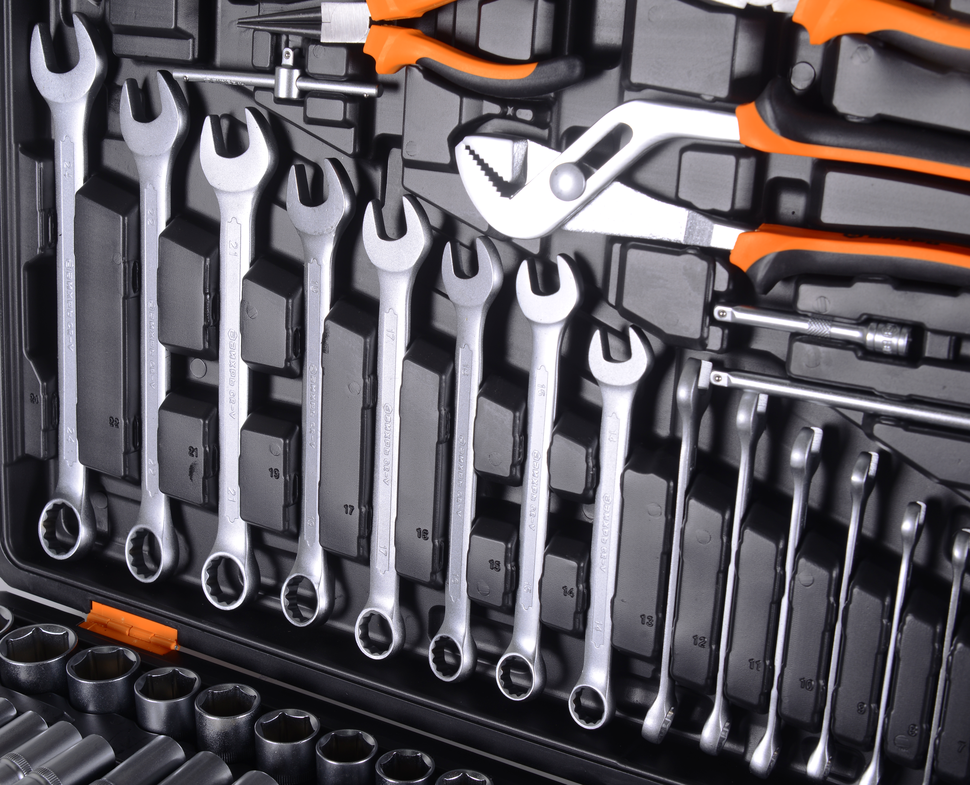 Набор инструментов , 1/2", 1/4", CrV, в кейсе 151 предм Вихрь