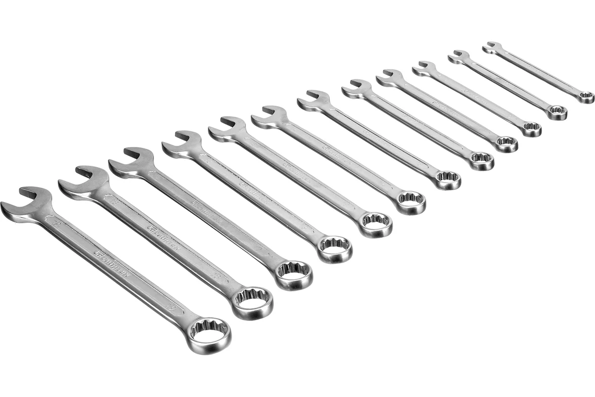 Набор инструментов, 1/2", 3/8", 1/4", пластиковый кейс 215 предм.// Сибртех