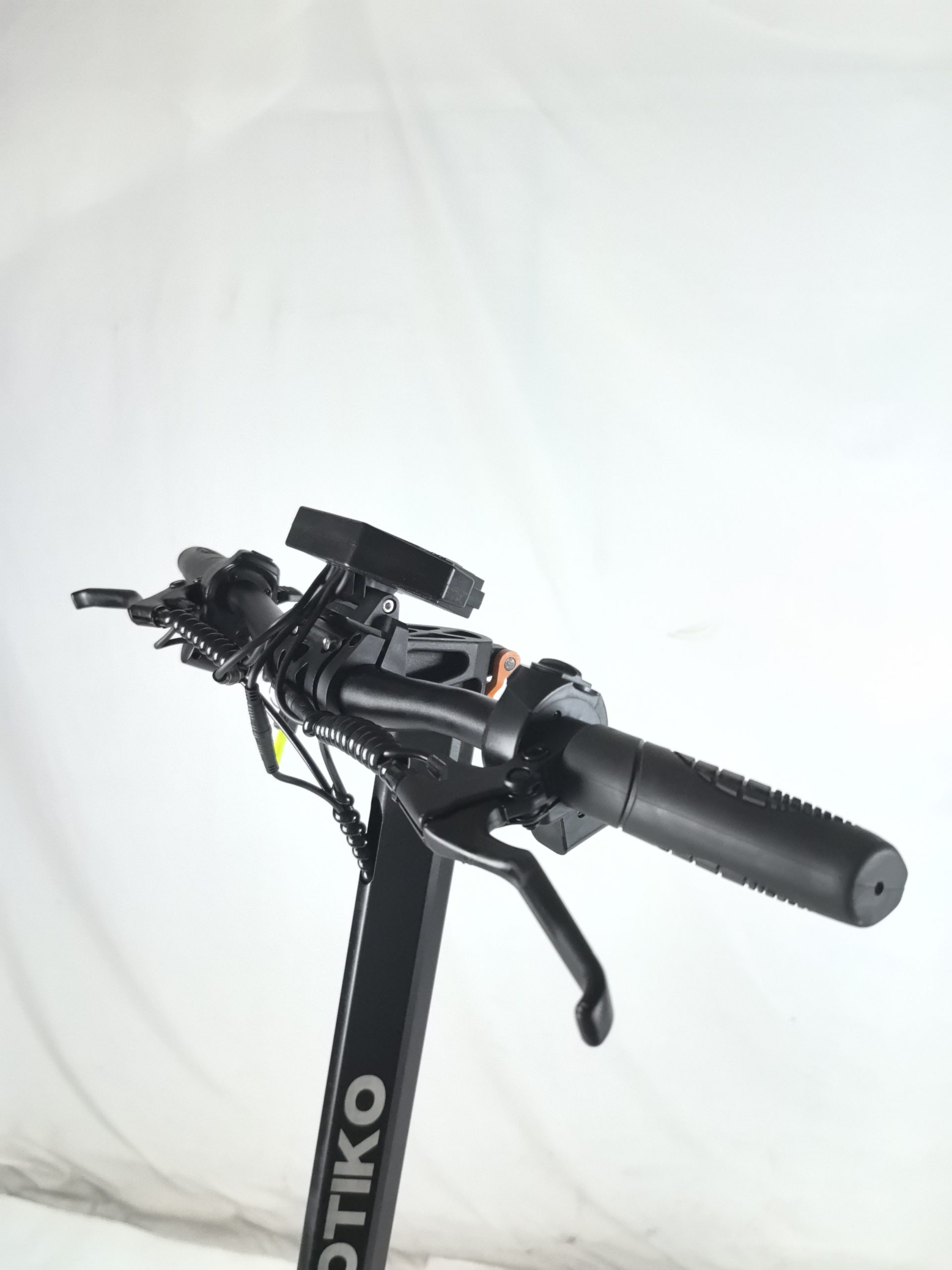 Электросамокат MOTIKO G3 Pro, акк.Li 48V 15.6Ah, дв. 48V 115/30H, max. ск. 40-45км/ч,