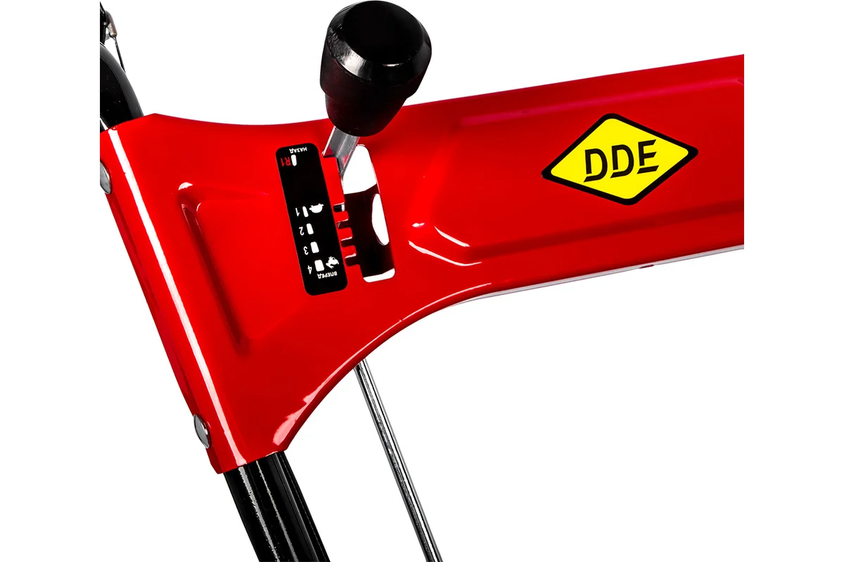 Снегоуборщик бензиновый DDE ST6561 (6,5 л.с., ширина 61 см, скор. +4/-1, колеса 14")