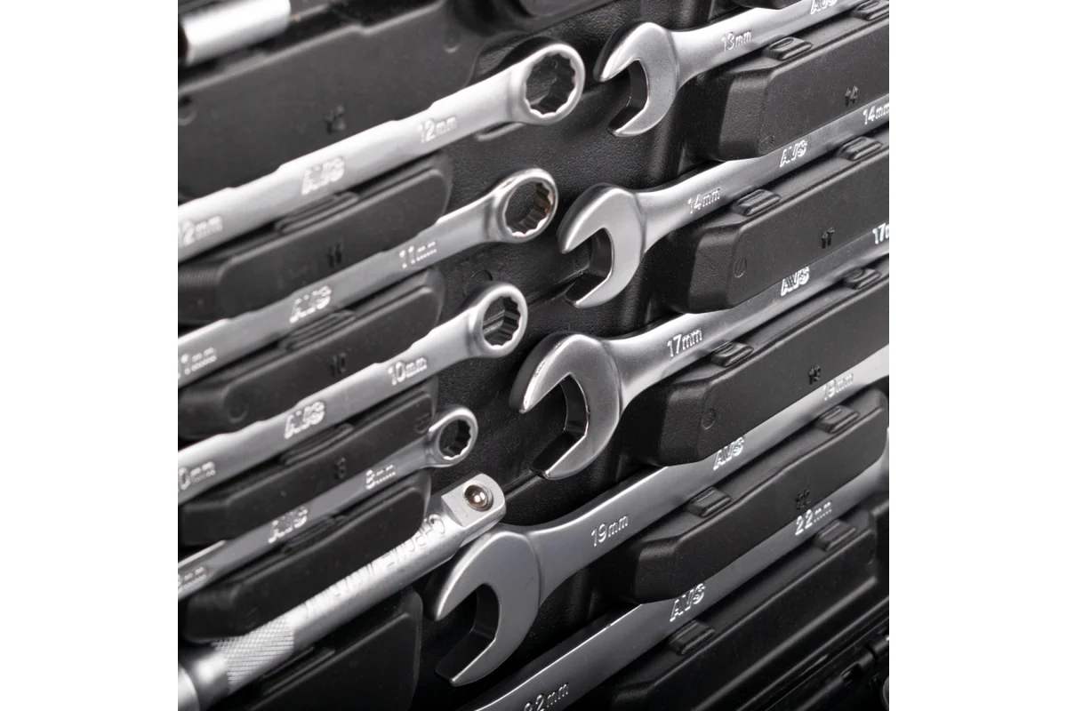 Набор инструментов 82 предмета "MASTER" AVS MTS-82