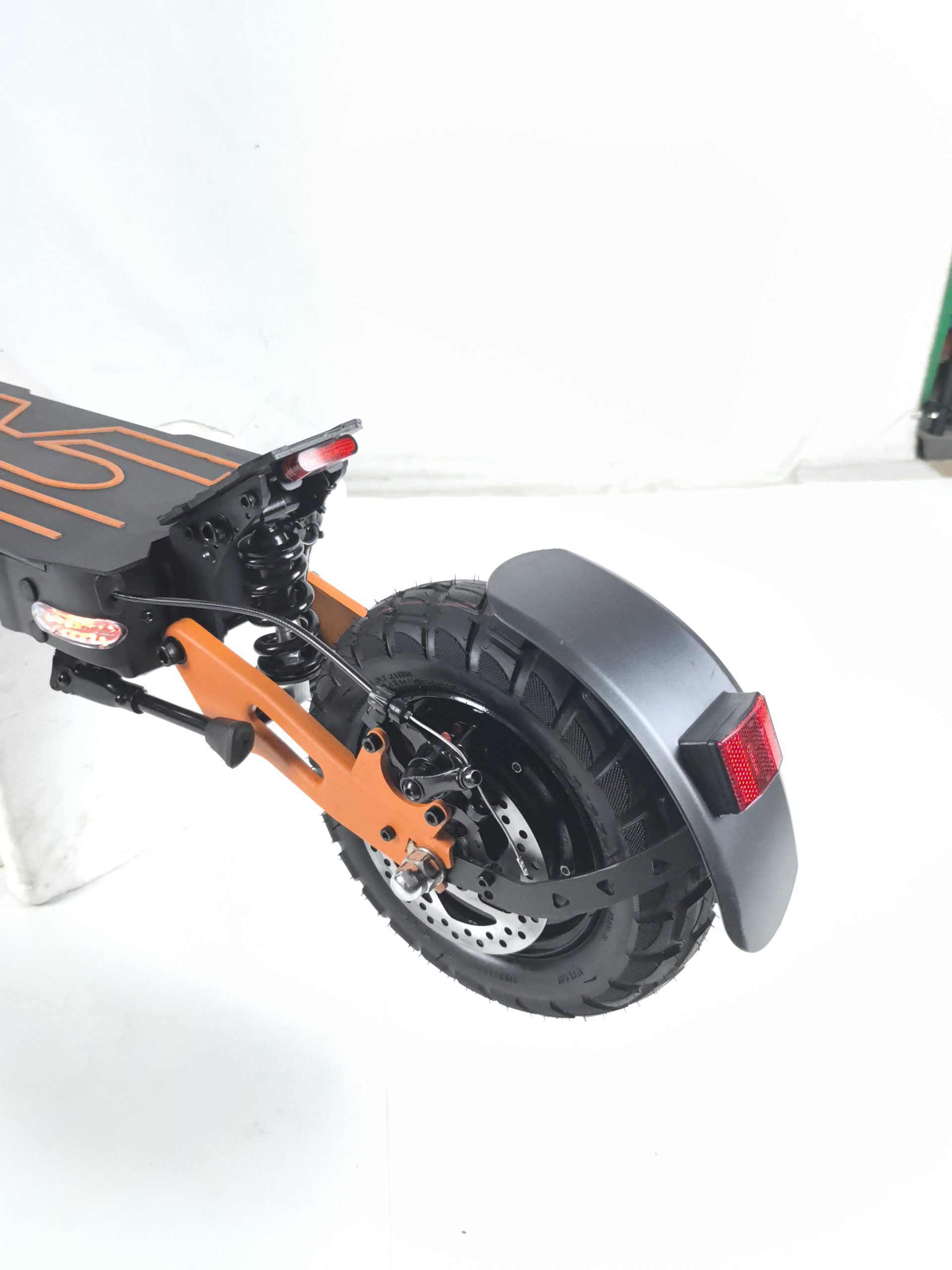 Электросамокат MOTIKO G3 Pro, акк.Li 48V 15.6Ah, дв. 48V 115/30H, max. ск. 40-45км/ч,