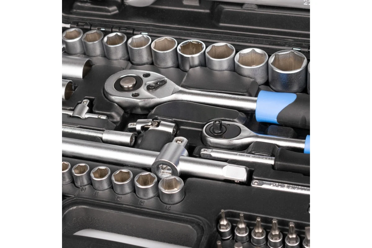 Набор инструментов 82 предмета "MASTER" AVS MTS-82