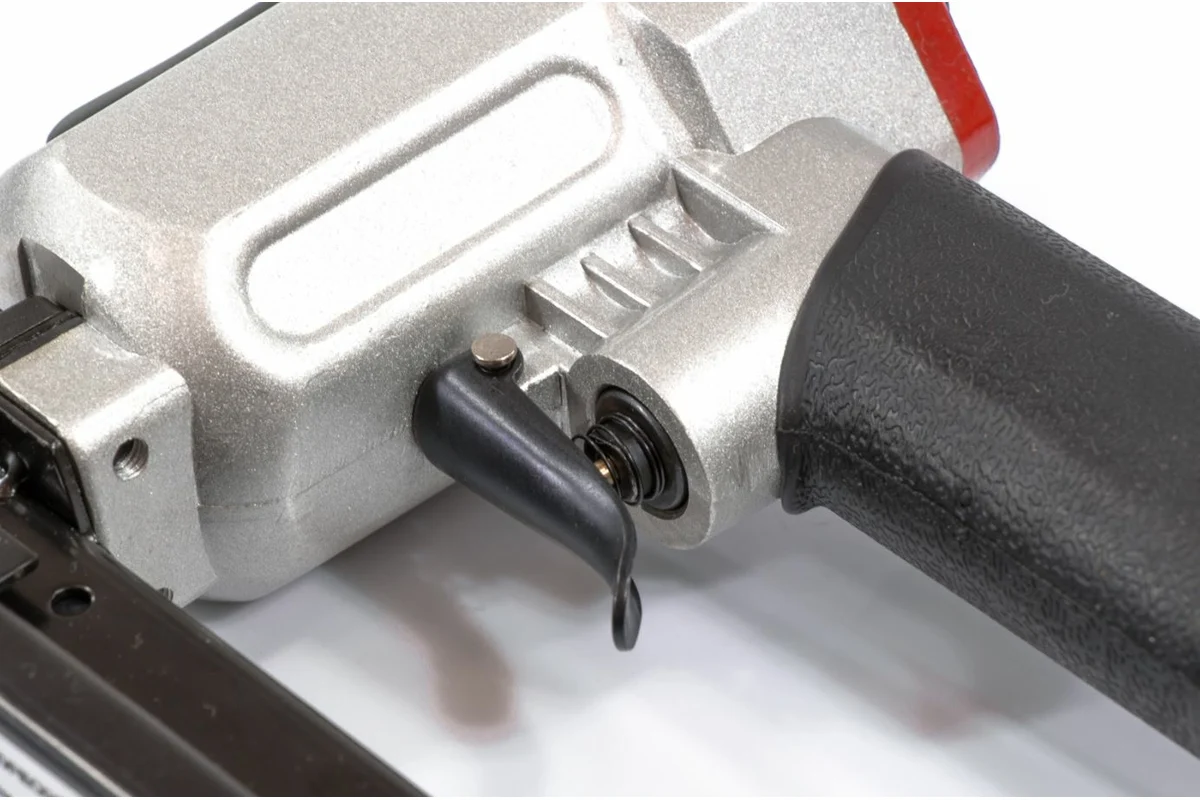 Степлер пневматический для прямоугольных скоб от 10 до 22 мм// Matrix