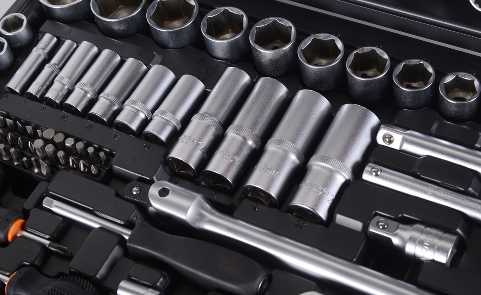 Набор инструментов , 1/2", 1/4", CrV, в кейсе 151 предм Вихрь