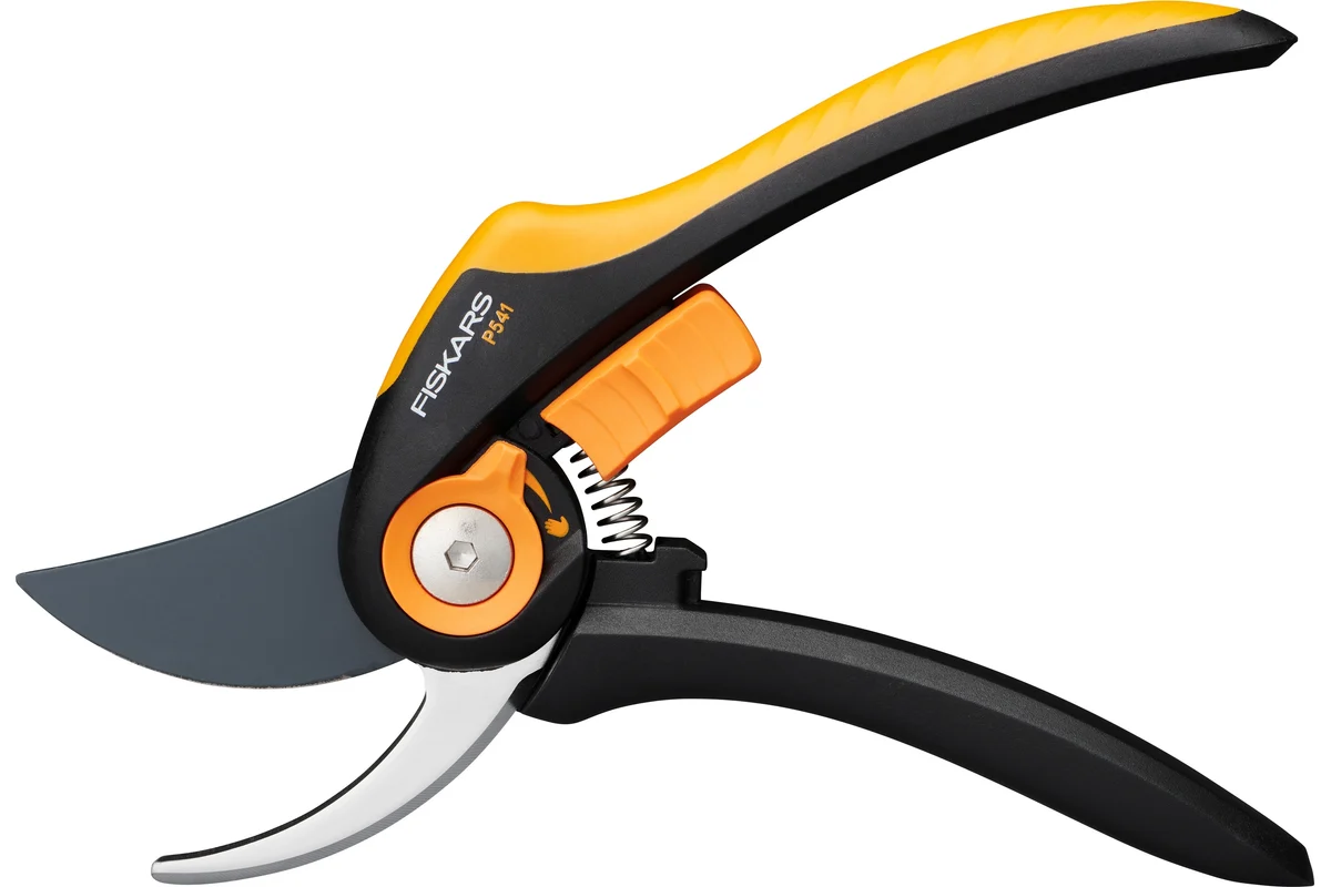 Секатор плоскостной FISKARS Plus Smartfit  P541