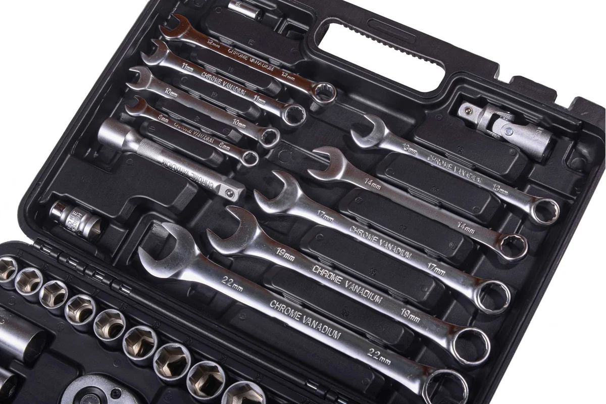 Набор инструментов, 1/2", 1/4", в кейсе 82 предм Вихрь